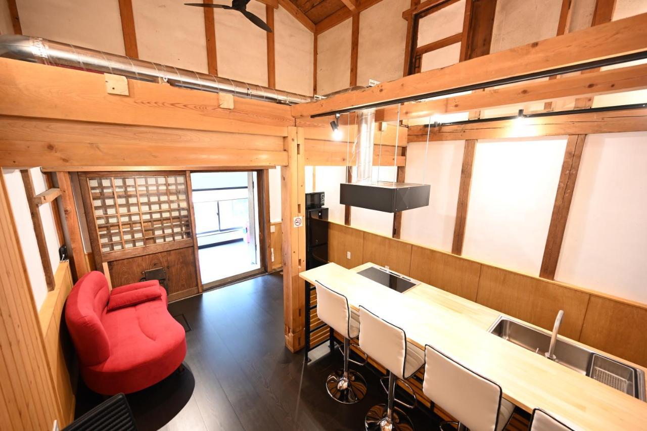 Manabi-Stay Takayama モダンな蔵ダイニングと半露天風呂付き古民家一棟貸切ホテル المظهر الخارجي الصورة